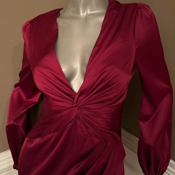 NWT FASHION NOVA Mini Twist Red Dress Size Small Long Sleeves - Picture 3 of 5